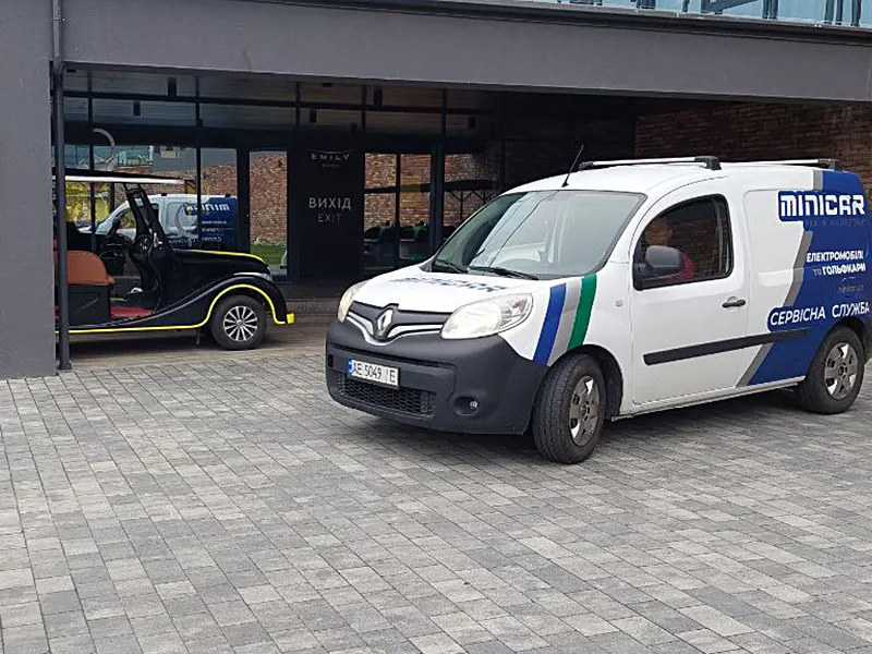 MINICAR Servicefahrzeug am Servicezentrum