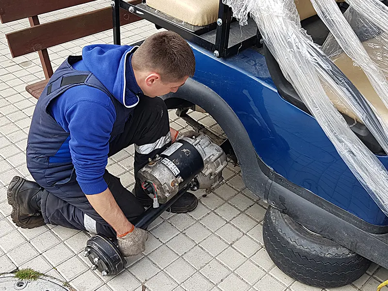 Servicewartung des MINICAR Golfcars